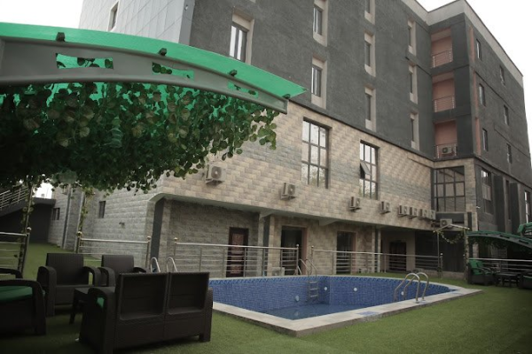 Candellux Imperial Hotel and Suites